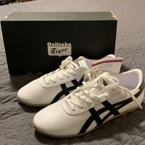 OnitsukaTiger Mens 8/ Women’s 9.5 white with black sneakers